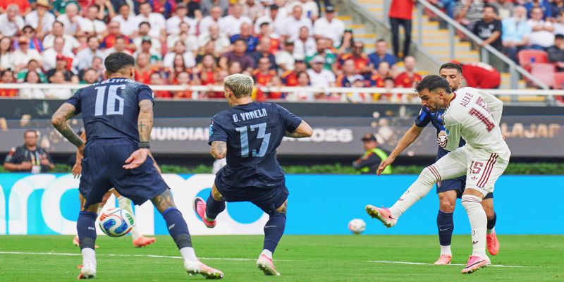España vence a Uruguay y avanza como líder del Grupo H