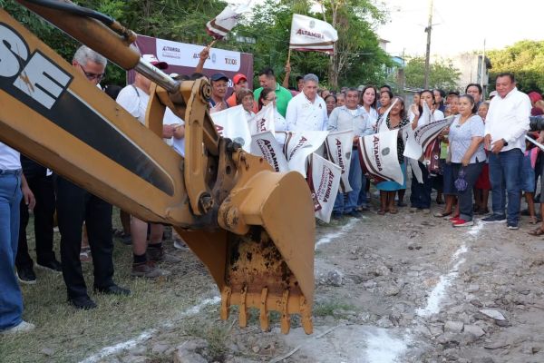 Avanza Armando Martínez en la ampliación de la red de drenaje sanitario