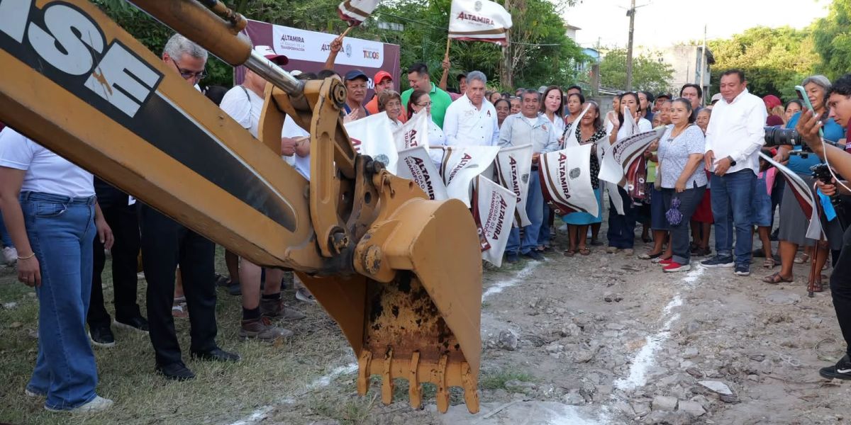 Avanza Armando Martínez en la ampliación de la red de drenaje sanitario