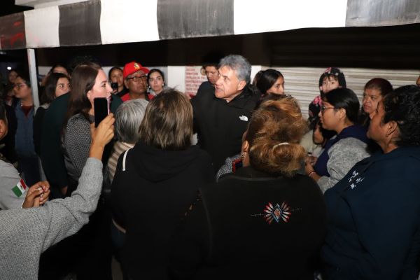 Atiende Armando Martínez a familias afectadas por falta de energía eléctrica