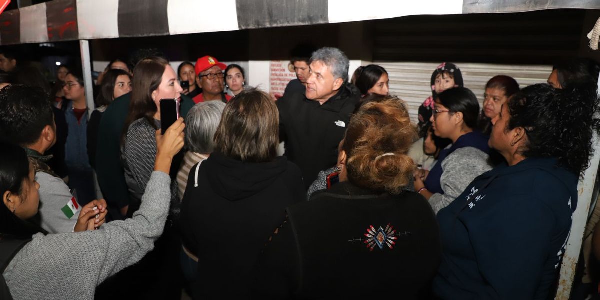 Atiende Armando Martínez a familias afectadas por falta de energía eléctrica