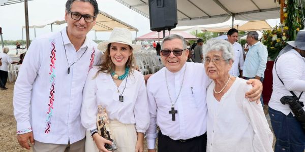 Encabeza Erasmo González Robledo la tradicional procesión náutica en honor a la Virgen del Carmen