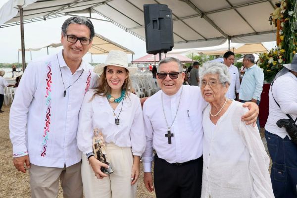 Encabeza Erasmo González Robledo la tradicional procesión náutica en honor a la Virgen del Carmen