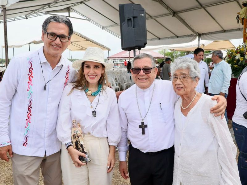 Encabeza Erasmo González Robledo la tradicional procesión náutica en honor a la Virgen del Carmen