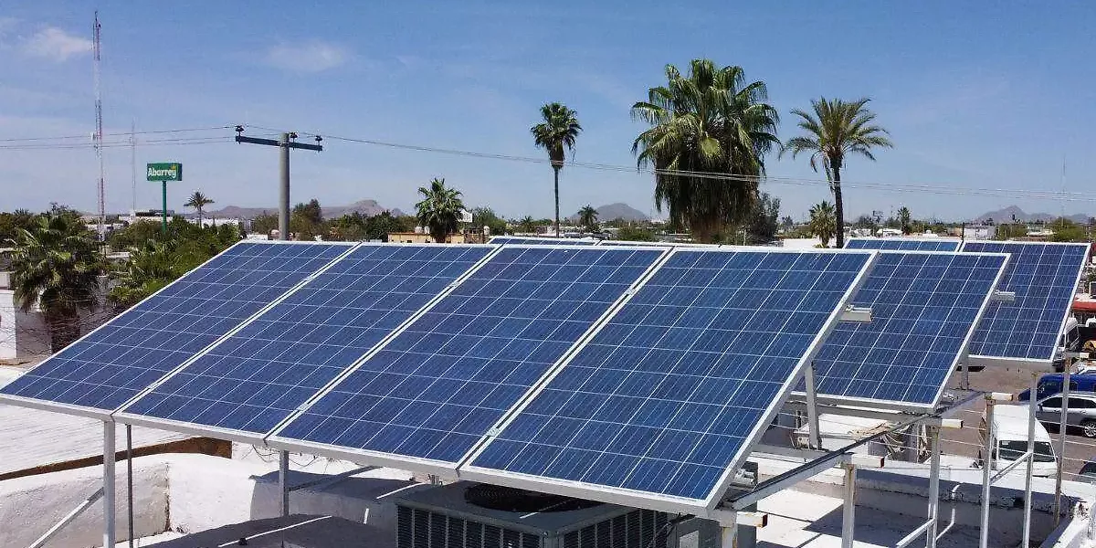 Advierten riesgo de apagones por sobrecarga de paneles solares