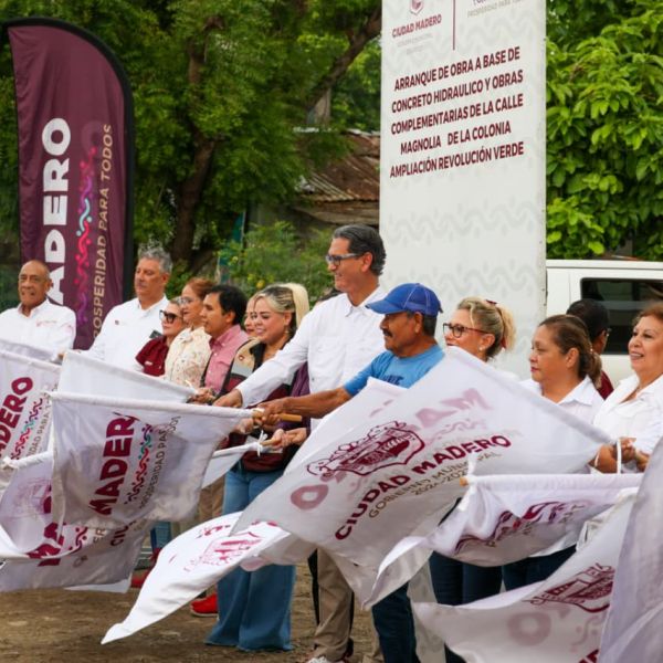 Erasmo González Robledo pone en marcha una obra más de pavimentación en la Ampliación Revolución Verde