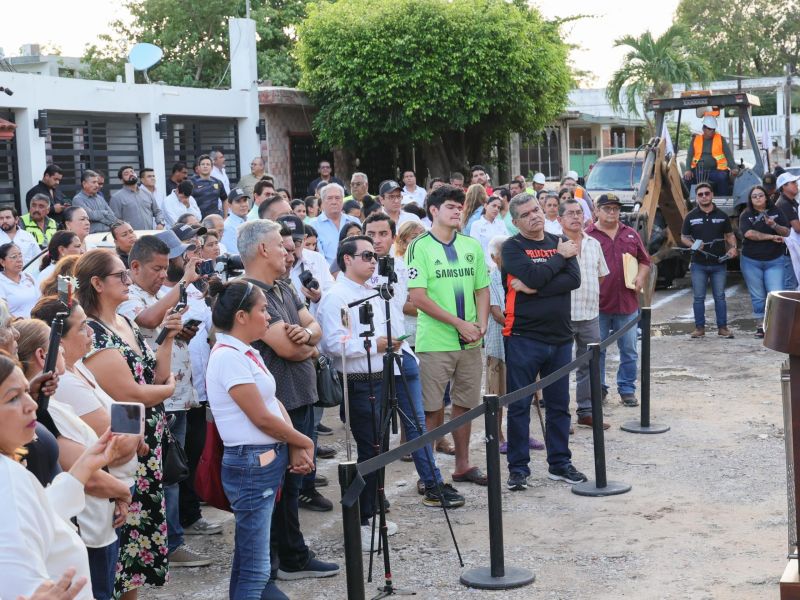 Inicia Erasmo González la pavimentación con concreto hidráulico de la calle Ipres