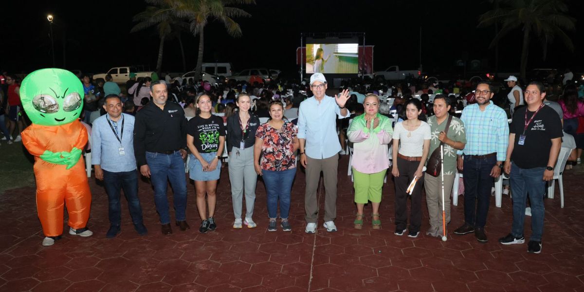 Erasmo reconoce en niñas y niños grandes valores junto a sus familias