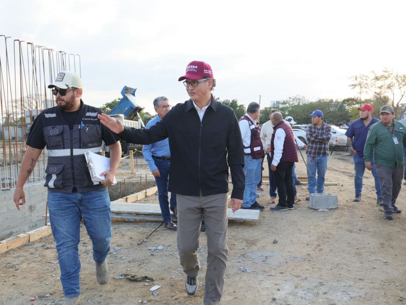 Erasmo González supervisa avance de construcción de la Estación de Transferencia Madero