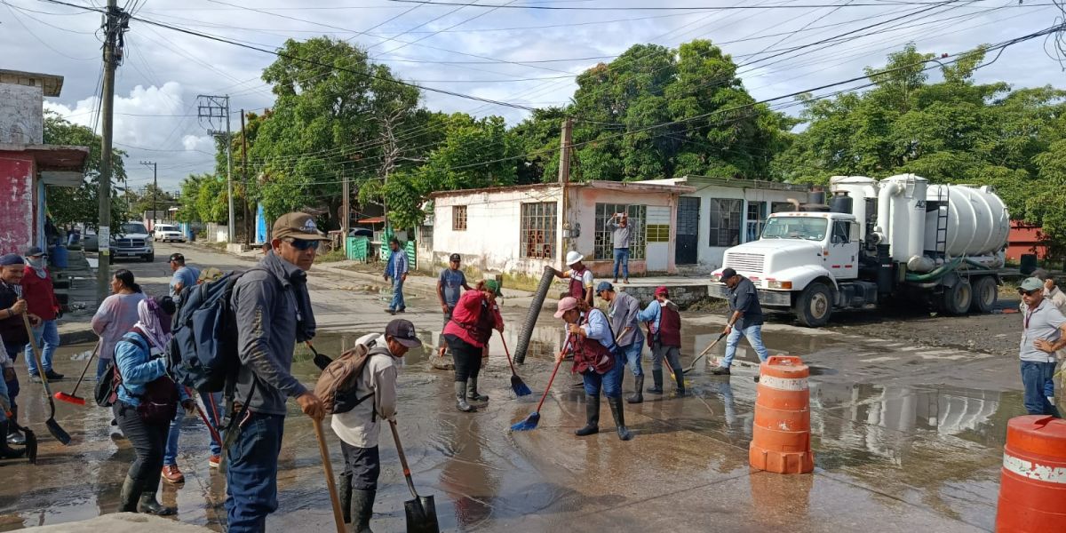 Erasmo González supervisa trabajos de saneamiento en zonas críticas
