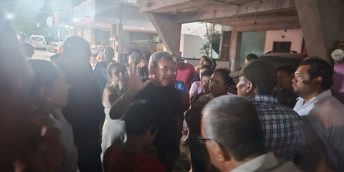 Atiende Armando Martínez a ciudadanos afectados por falta de agua