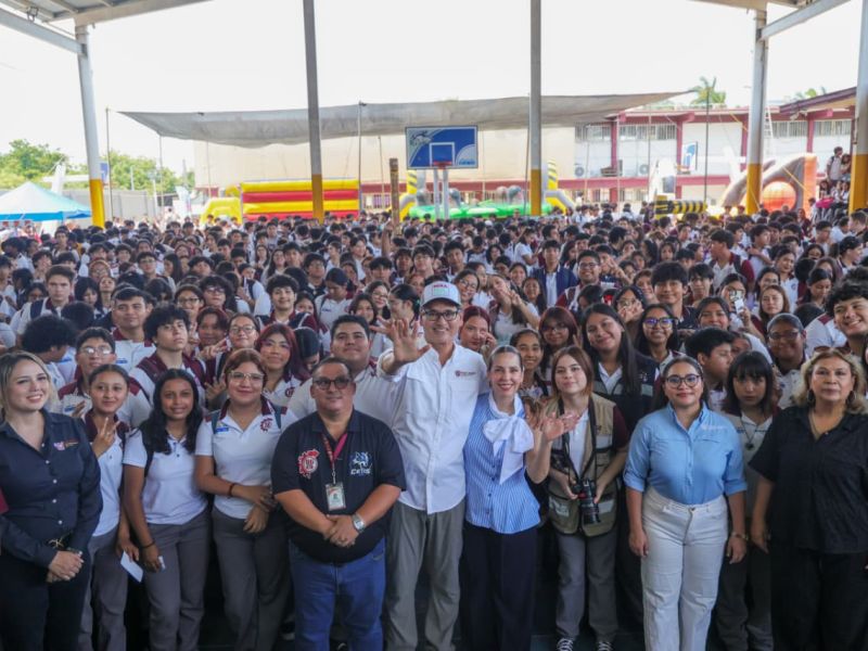 El Presidente Municipal Erasmo Gonzales Robledo celebro en grande el Día del Estudiante Técnico en el CETis 109