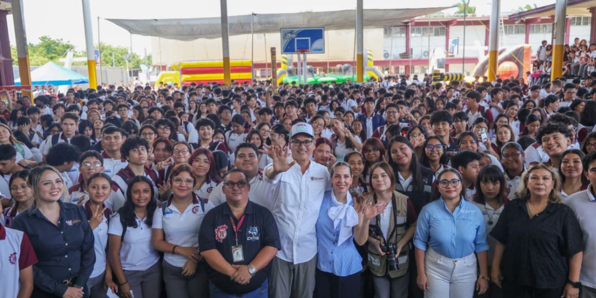 El Presidente Municipal Erasmo Gonzales Robledo celebro en grande el Día del Estudiante Técnico en el CETis 109