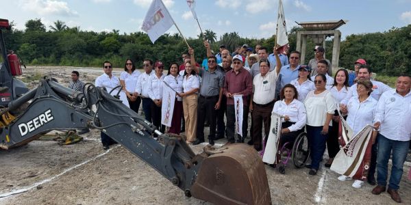 Inicia Armando Martínez la construcción de lavadora de sal en Lomas del Real