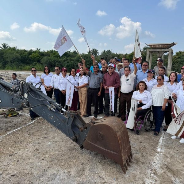 Inicia Armando Martínez la construcción de lavadora de sal en Lomas del Real