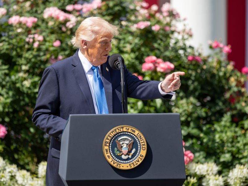 Eleva Trump al 50% aranceles al acero y aluminio 