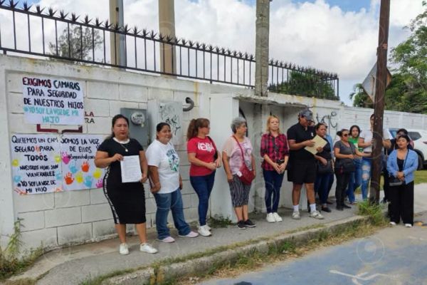 Primer día de clases y ya hay protestas en un CAM de Ciudad Madero