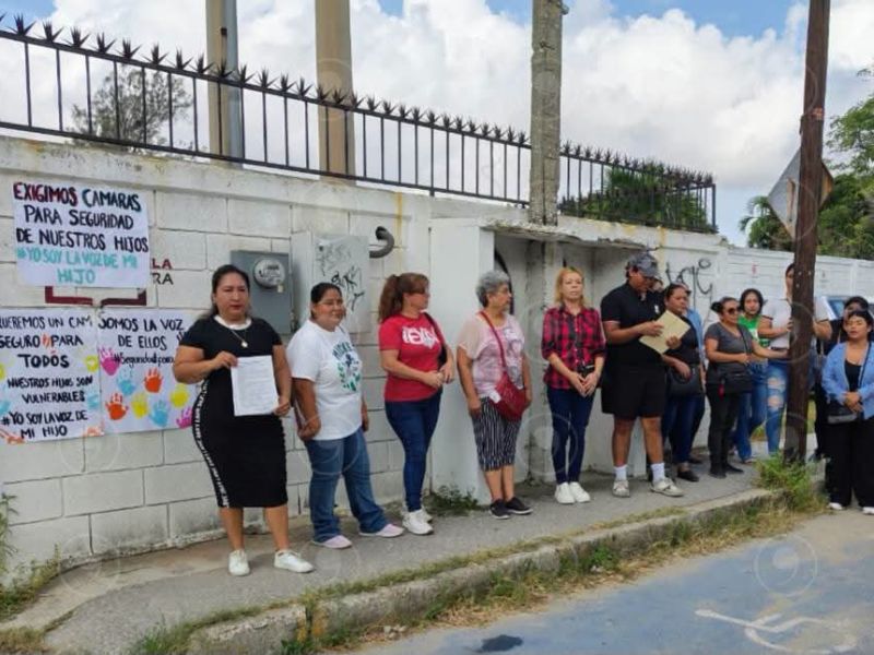 Primer día de clases y ya hay protestas en un CAM de Ciudad Madero