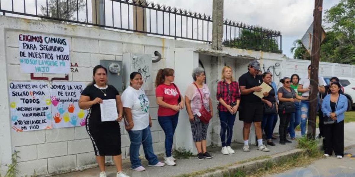 Primer día de clases y ya hay protestas en un CAM de Ciudad Madero