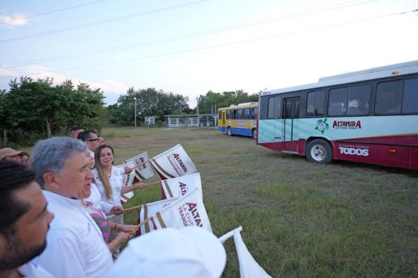 Con transporte gratuito, respalda Armando Martínez a estudiantes de Altamira