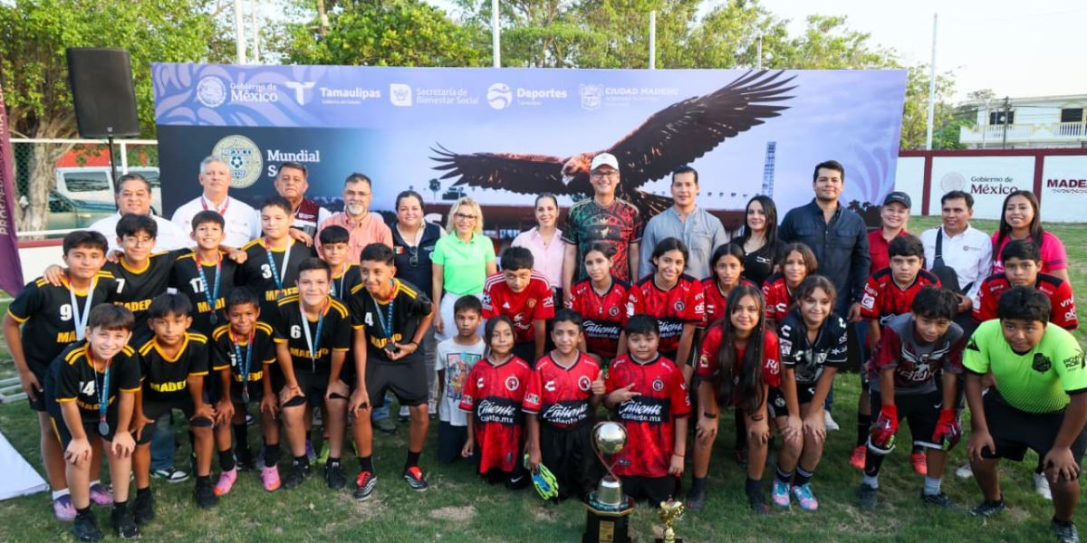 El Presidente Erasmo González Robledo encabeza la reinauguración del Campo de Fútbol 7 de la colonia Hipódromo