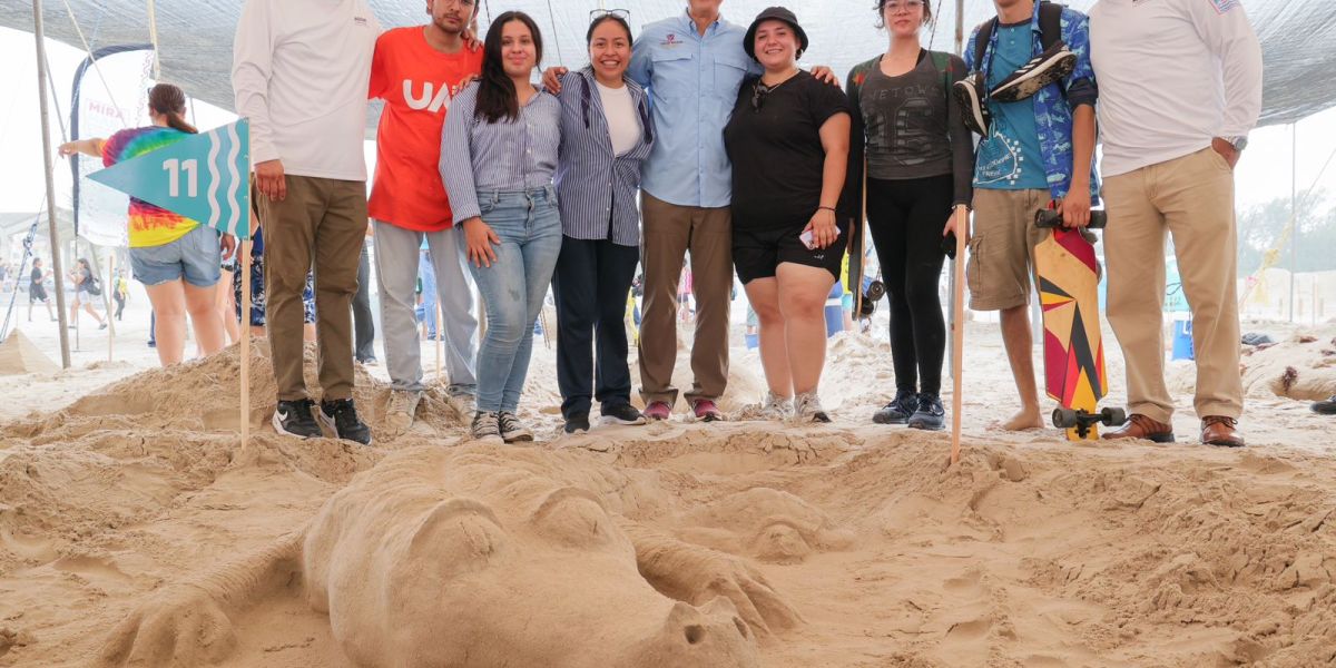 Erasmo y Dunia premian a ganadores de “Arte en Arena 2025” en Miramar