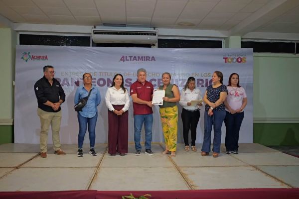 Beneficia Armando Martínez a familias de Altamira con 923 títulos de propiedad