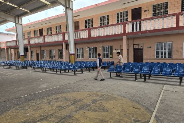 Padres se encargan de la vigilancia en escuelas