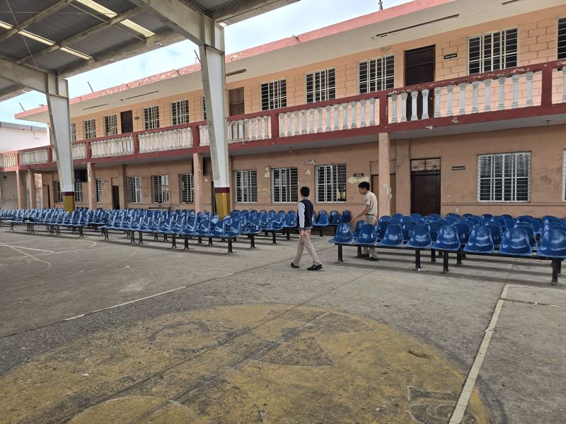 Padres se encargan de la vigilancia en escuelas