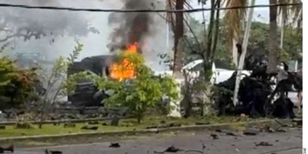 Explota en Michoacán coche bomba con conductor dentro
