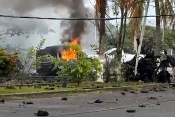Explota en Michoacán coche bomba con conductor dentro
