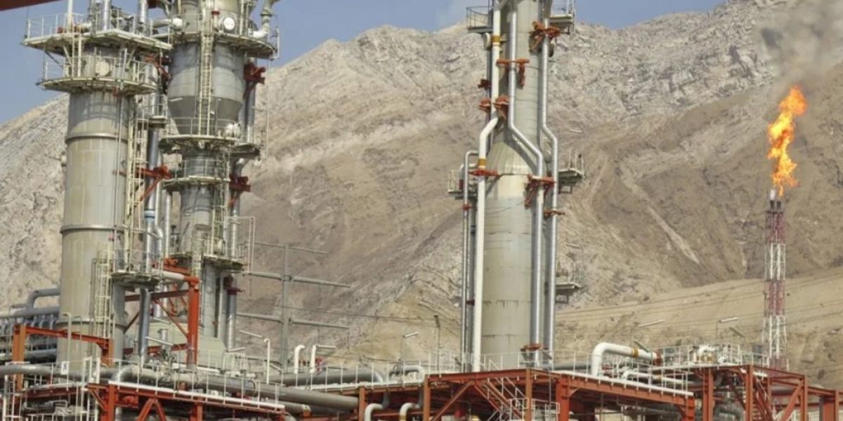 Irán lanza ataque con misiles contra base de EE.UU. y objetivos en Israel