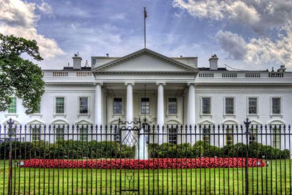 Atacan Casa Blanca; muere el sospechoso 