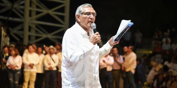 Reaparece Senador ligado a mando policiaco buscado por la Fiscalía