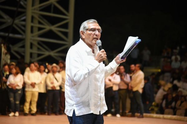 Reaparece Senador ligado a mando policiaco buscado por la Fiscalía