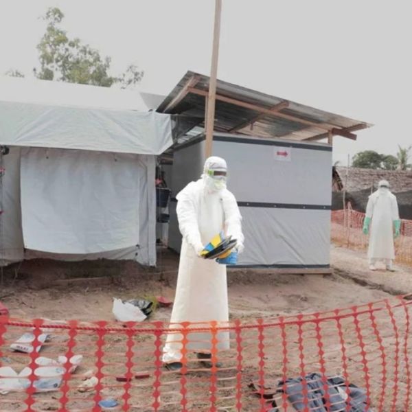 Ébola deja 131 muertes sospechosas en Congo; OMS declara emergencia