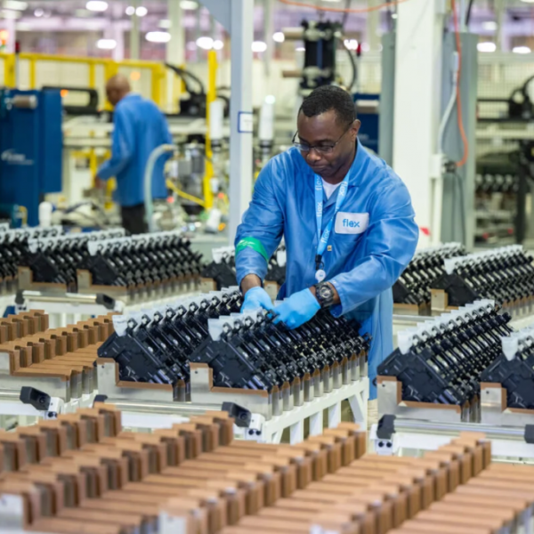 Flex invertirá mil millones de dólares en México para centros de datos e IA