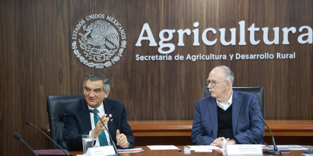 Gestiona gobernador apoyos  a la agricultura y productores