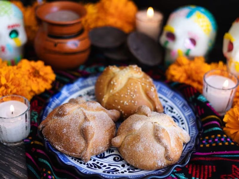 ¿Por qué no puede faltar el Pan de Muerto en tu ofrenda?