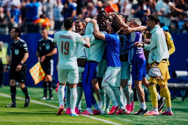 Francia aplasta a Noruega y avanza como líder invicto del Grupo I