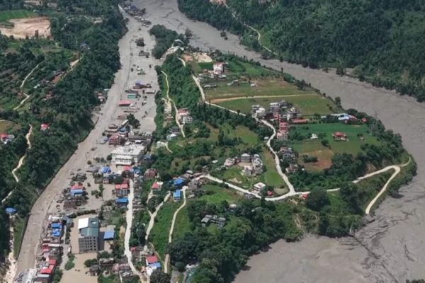 Sube a 579 la cifra de fallecidos tras las inundaciones en Nepal