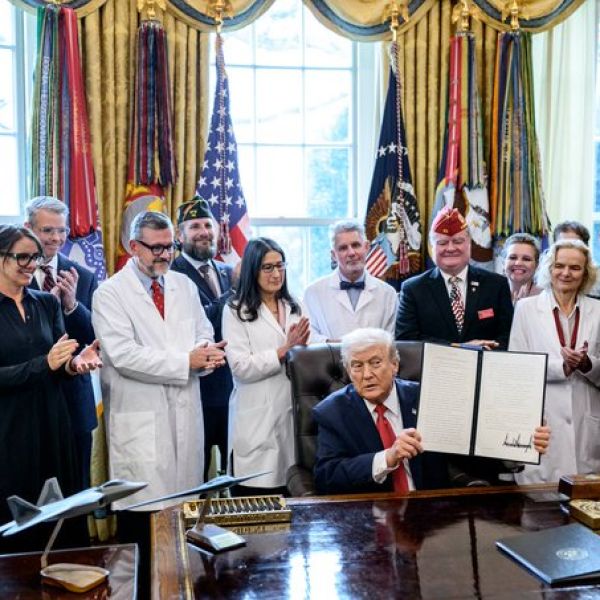 Reclasifica Trump a la mariguana como enervante “menos peligroso”