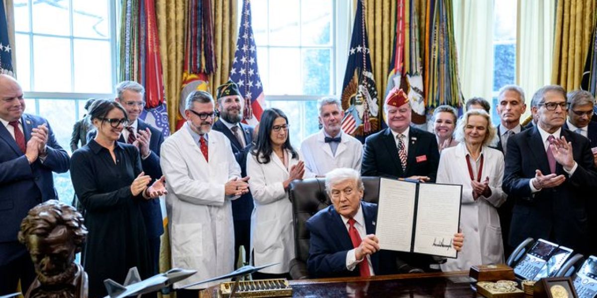 Reclasifica Trump a la mariguana como enervante “menos peligroso”