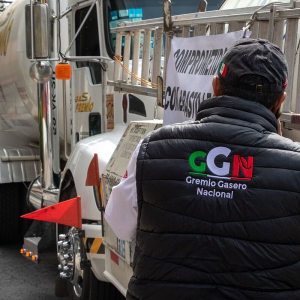 Detienen a líder nacional de gremio gasero; amagan con paro 