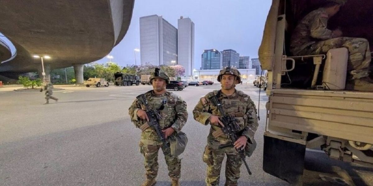 Juez frena despliegue militar de Trump en LA, California