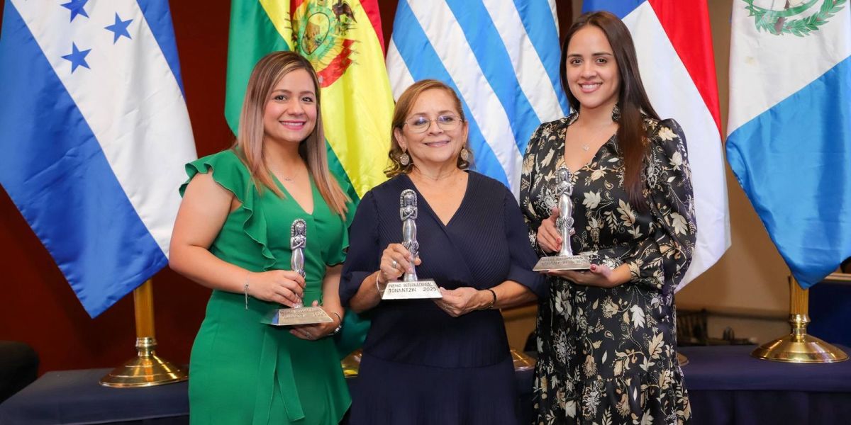 Recibe Rossy Luque de Martínez Premio Internacional Tonantzin 2025
