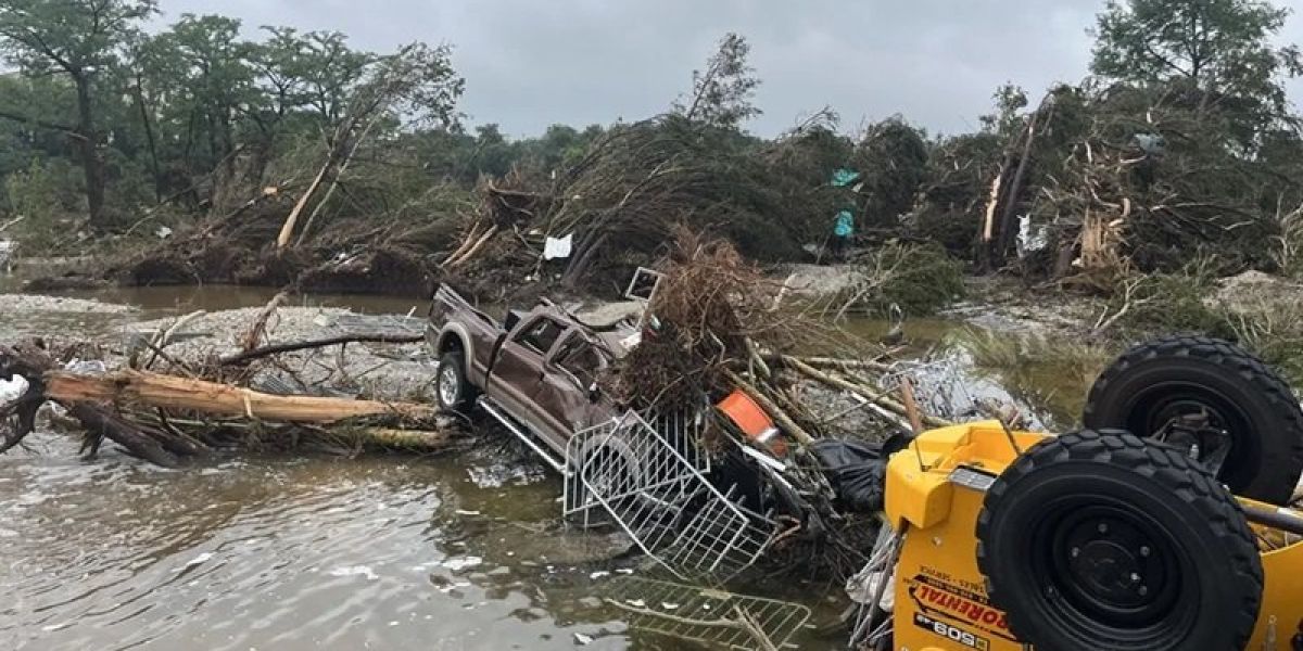 Inundaciones en Texas dejan al menos 51 muertos y 27 niñas desaparecidas