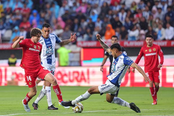 Pachuca hace valer su casa y elimina al bicampeón Toluca  