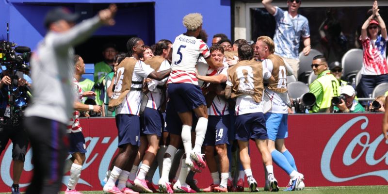Vence Estados Unidos a Australia y amarra su pase a la siguiente ronda