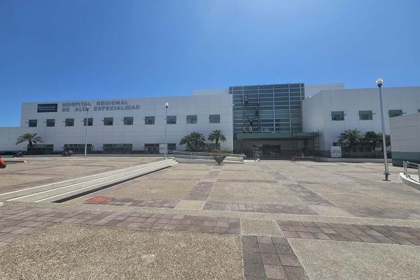 Crisis en el HRAE; trabajadores compran insumos para atender a pacientes